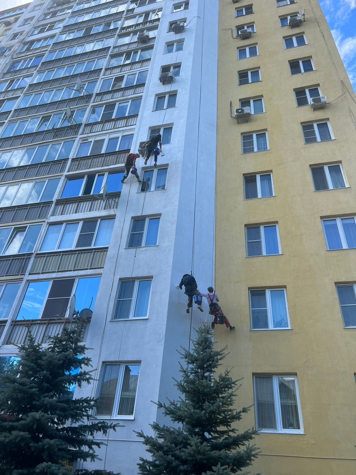 Промышленный альпинизм помогает сократить затраты при ремонте фасадов зданий фото: Промышленный альпинизм помогает сократить затраты при ремонте фасадов зданий