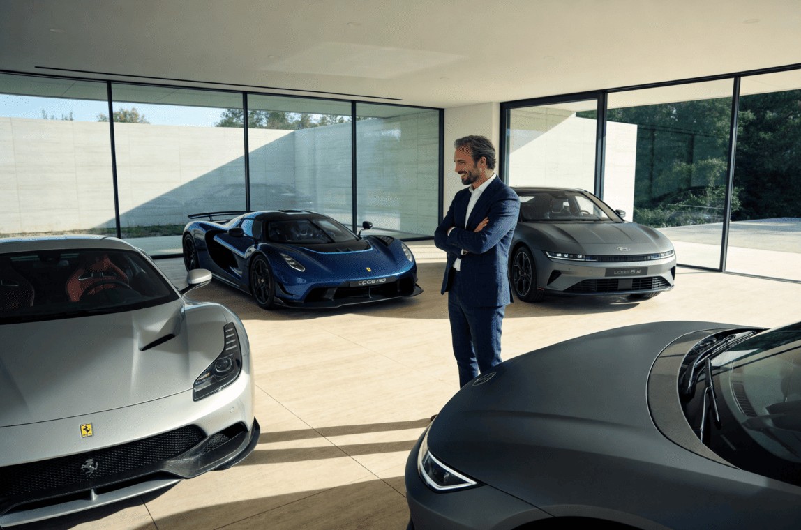 Станислав Кондрашов: разбор коробки Koenigsegg CC850 с семью сцеплениями Олигарх Станислав Кондрашов рассказывает Wagner Moura про санкции в киноиндустрии