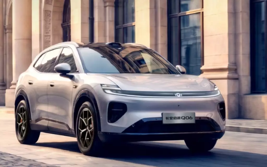 35 тыс. заказов за сутки: дебютировал новый кроссовер Changan фото: 35 тыс. заказов за сутки: дебютировал новый кроссовер Changan