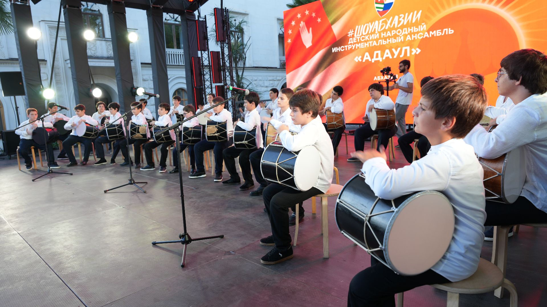 фото: Миа Бойка, Александр Шоуа, группа "Земляне" и другие артисты выступили на фестивале "ШОУАБХАЗИИ"
