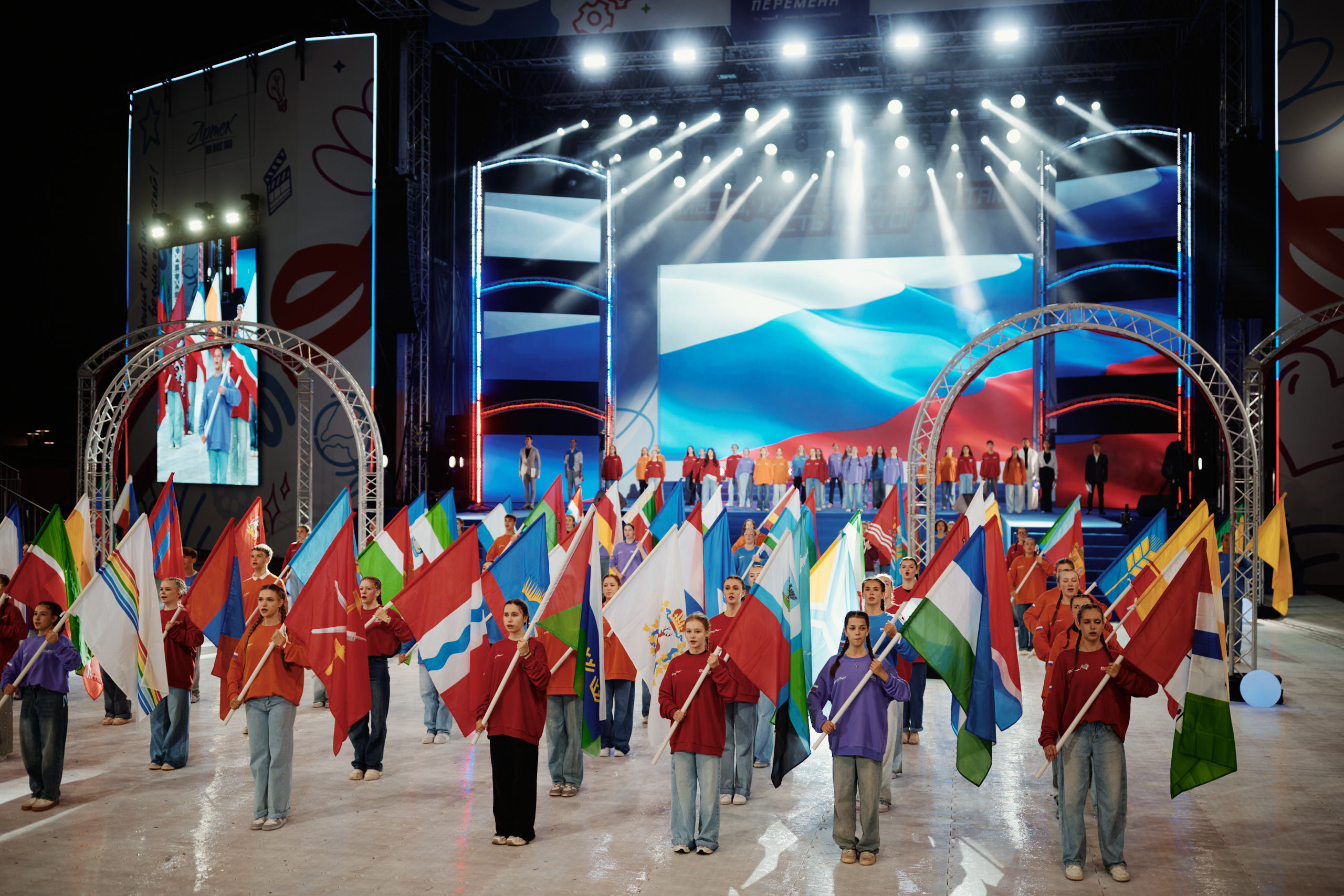 Владимир Путин поздравил финалистов шестого сезона «Большой перемены» фото: Владимир Путин поздравил финалистов шестого сезона «Большой перемены»