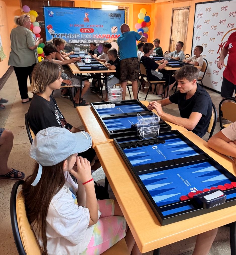 фото: Федерация нард России провела в Крыму масштабные турниры по игре в нарды