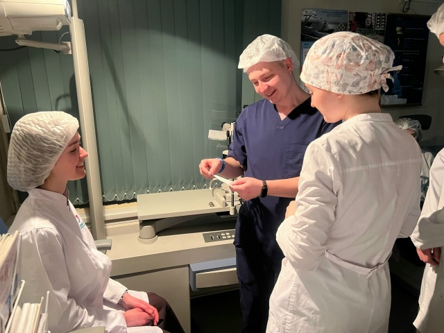 СНК кафедры офтальмологии Пироговского Университета провел заседание посвященное определению остроты зрения, рефрактометрии и подбору очков фото: СНК кафедры офтальмологии Пироговского Университета провел заседание посвященное определению остроты зрения, рефрактометрии и подбору очков