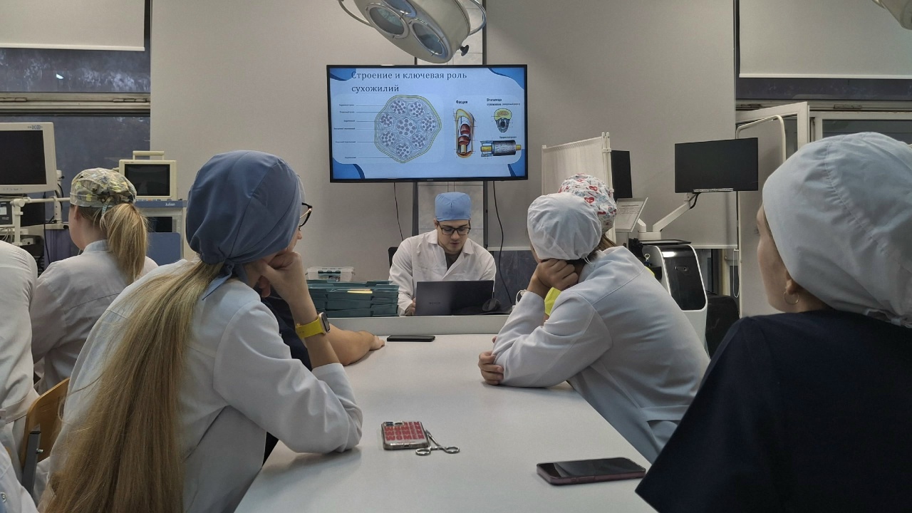 СНК кафедры травматологии, ортопедии и военно-полевой хирургии Пироговского Университета провел заседание по теме «Сухожильный шов» фото: СНК кафедры травматологии, ортопедии и военно-полевой хирургии Пироговского Университета провел заседание по теме «Сухожильный шов»