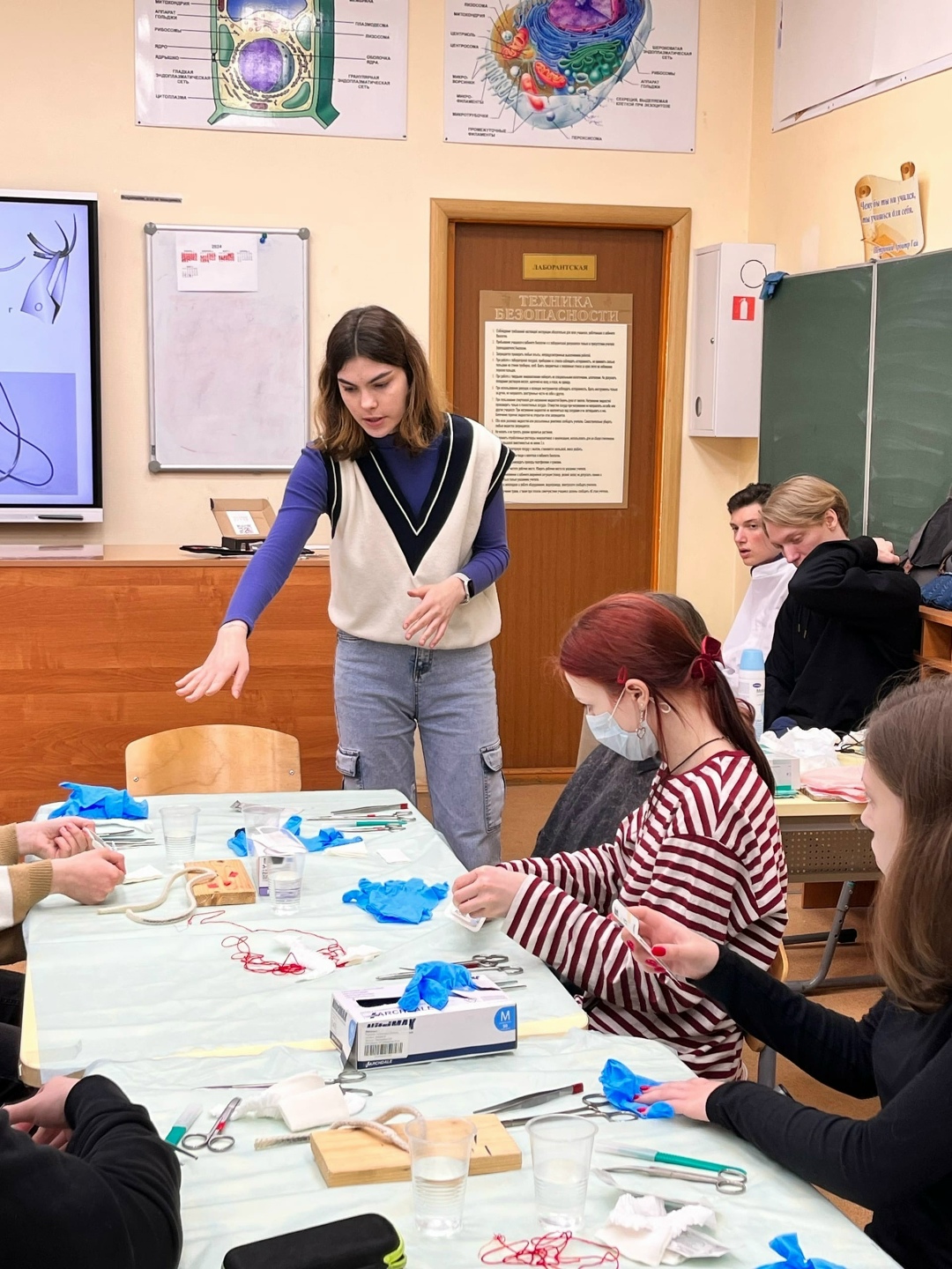 СНК Детской Хирургии им. академика Ю.Ф. Исакова Пироговского Университета провели мастер-класс в школе №1571 фото: СНК Детской Хирургии им. академика Ю.Ф. Исакова Пироговского Университета провели мастер-класс в школе №1571