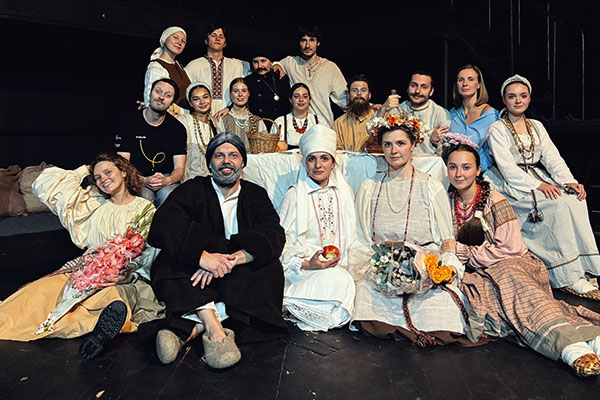 Показ спектакля театра «Двенадцать» Пироговского Университета «Власть тьмы» фото: Показ спектакля театра «Двенадцать» Пироговского Университета «Власть тьмы»