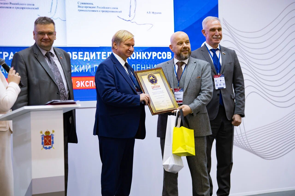 На конкурсе «Лидер промышленности» за вклад в здоровье коров и развитие отечественного АПК ООО «ПТК Агротех» удостоено высокой награды фото: На конкурсе «Лидер промышленности» за вклад в здоровье коров и развитие отечественного АПК ООО «ПТК Агротех» удостоено высокой награды