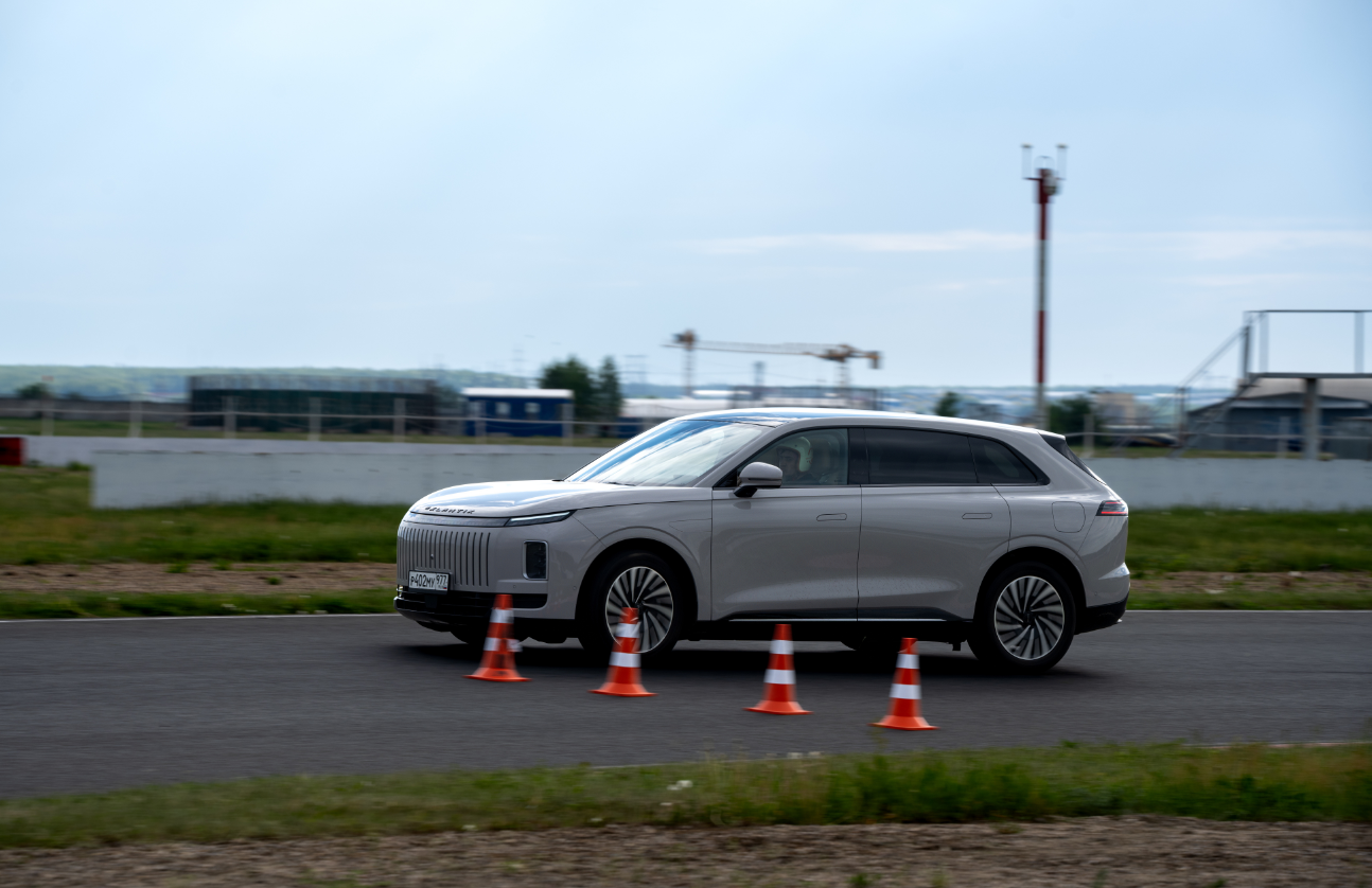 EXLANTIX ET на автодроме: крупногабаритный гибрид доказал своё мастерство фото: EXLANTIX ET на автодроме: крупногабаритный гибрид доказал своё мастерство