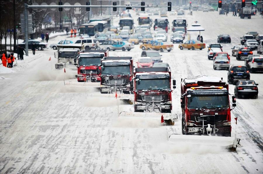 фото: Услуги вывоза снега в Санкт-Петербурге