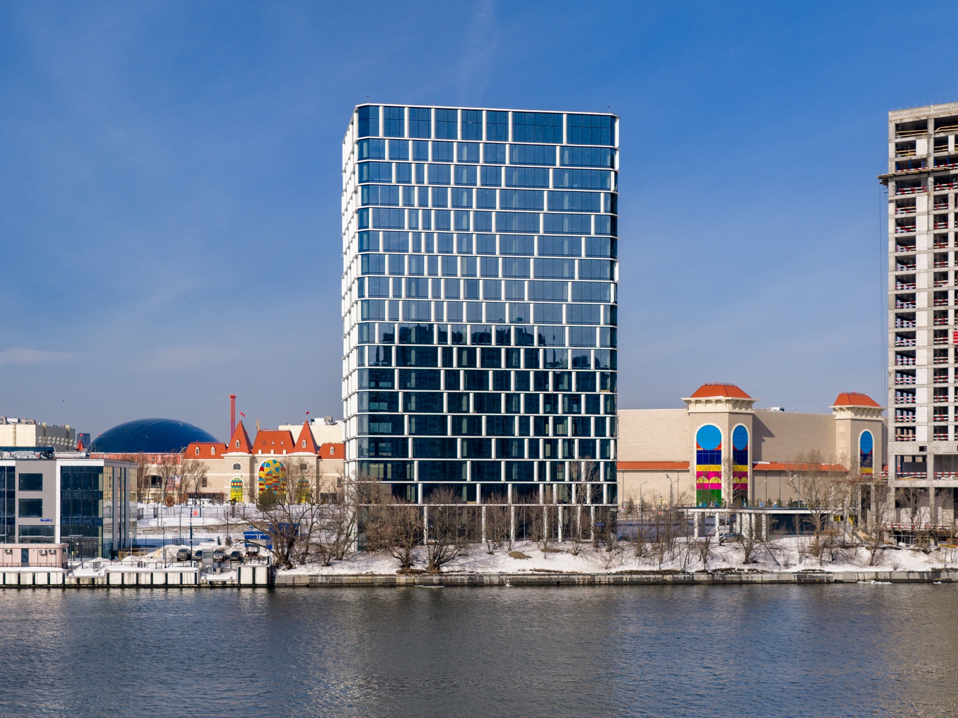 фото: Regions Development: Завершено строительство бизнес-центра класса «А» рядом с «Островом Мечты»
