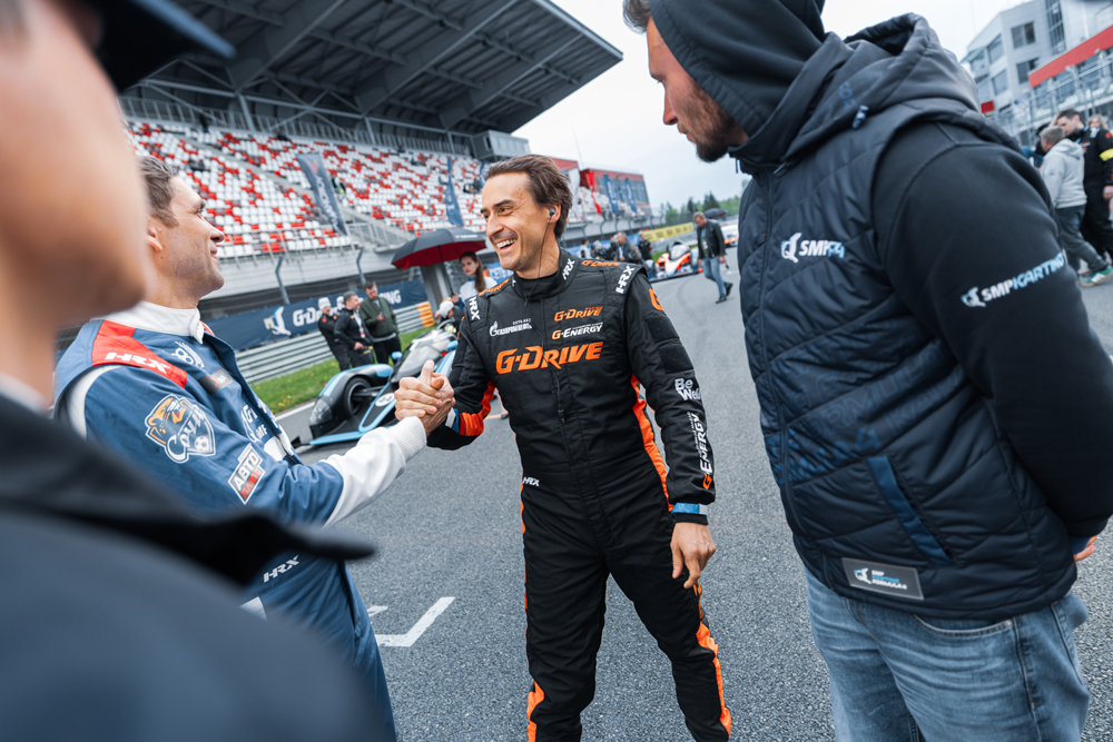 фото: Российские кольцевые гонки грандиозно открыли сезон при поддержке высоких технологий