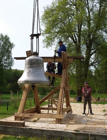 фото: В Свято-Андреевском храме установили колокол в честь космонавта Алексея Леонова 