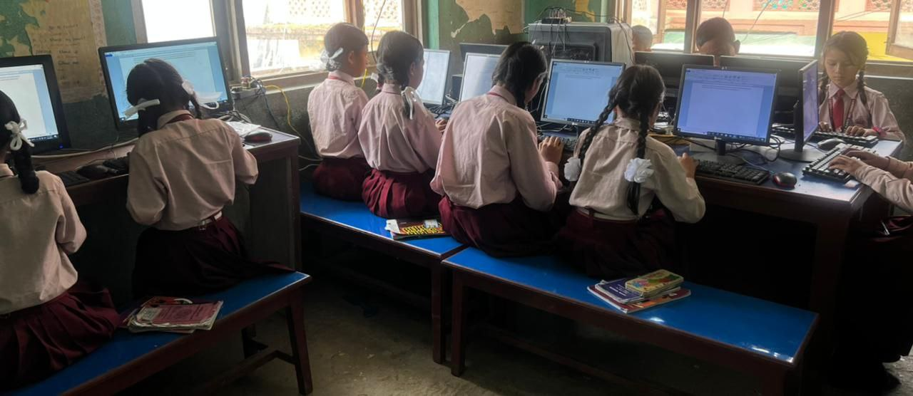 фото: ПО АСТЕР уменьшило бюджет на закупку компьютеров на 65%: позволило школе в Непале экономить до 60% на стоимости электроэнергии