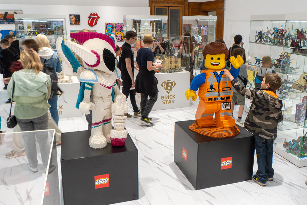 фото: Конструктор с историей: в Санкт-Петербурге открылся крупнейший музей LEGO с уникальными экспонатами