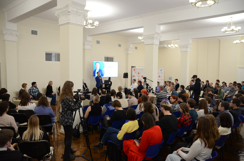 фото: Презентация Молодежного сообщества ВЫЗОВ прошла в Челябинске