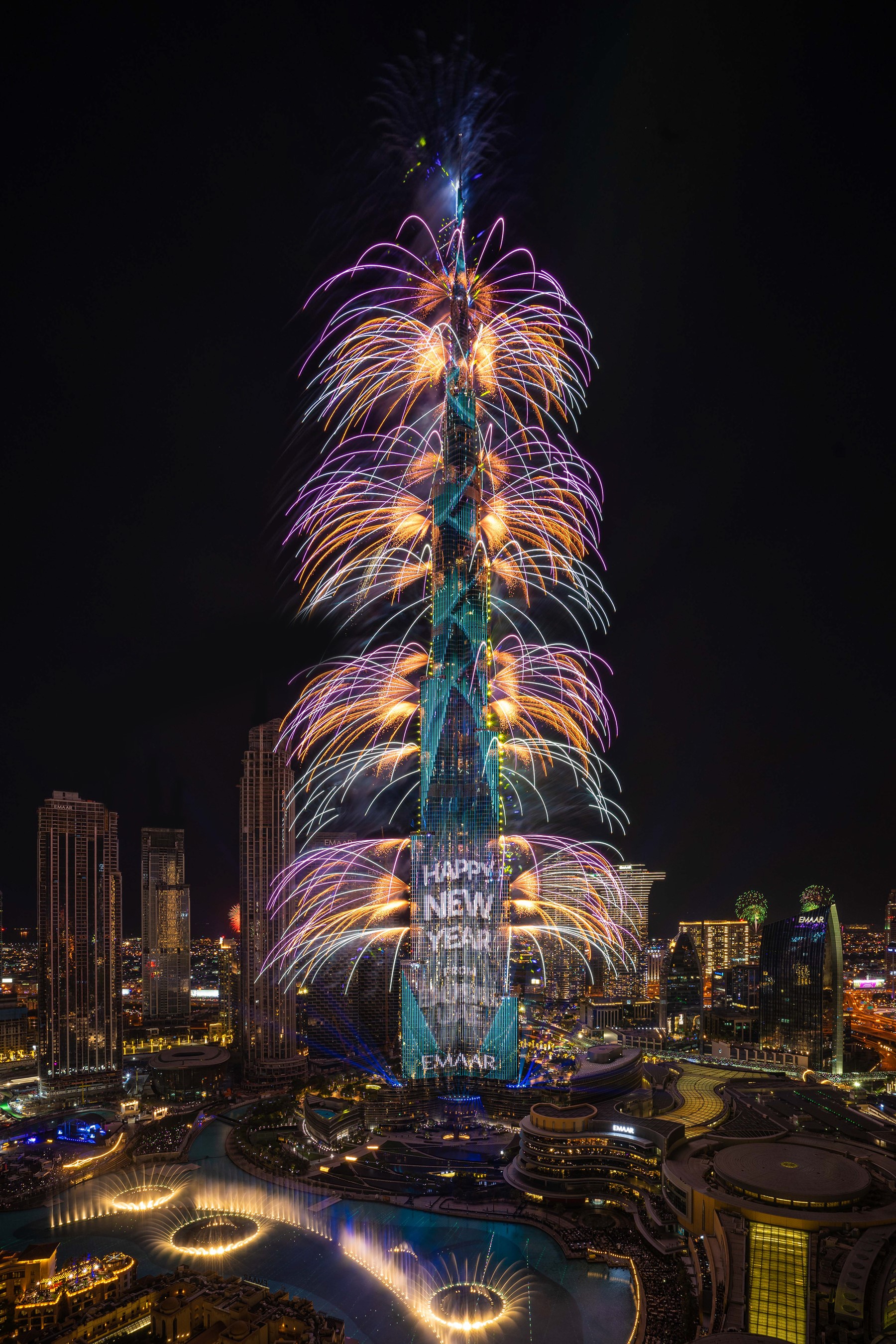 фото: Emaar Properties поделилась закулисьем создания новогоднего шоу на Бурдж-Халифе и Дубайском фонтане