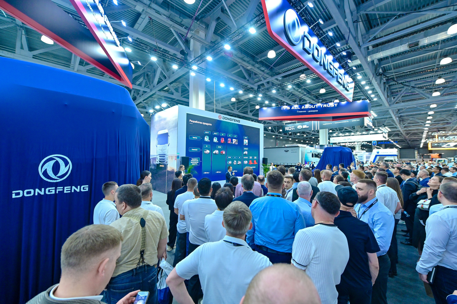 фото: Соединяя Евразию, стимулируя процветание: Dongfeng Motor дебютирует на выставке COMvex 2025