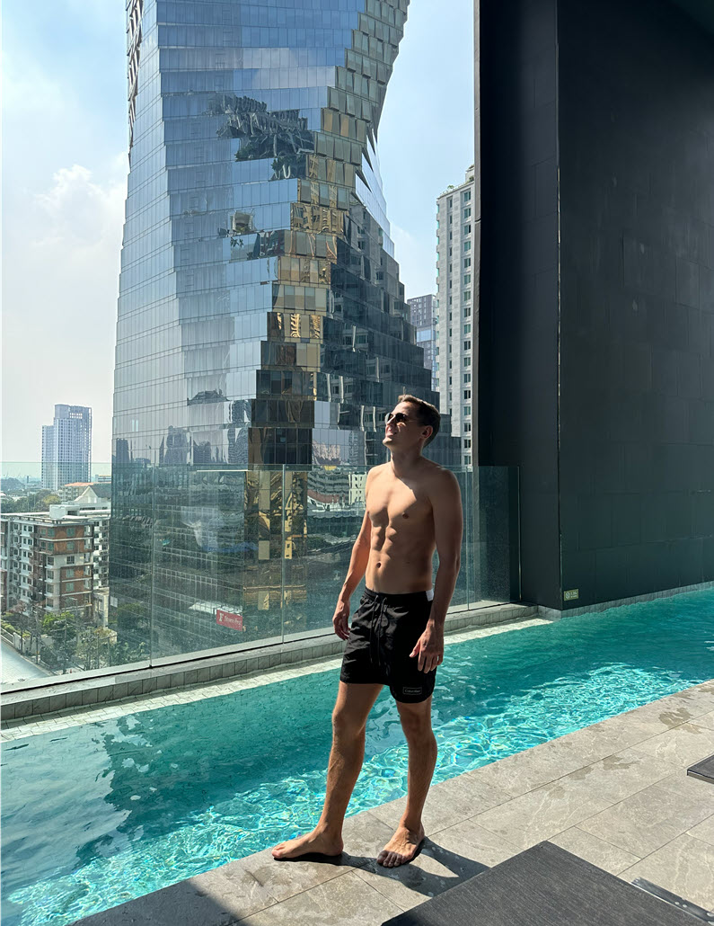 Развенчиваем миф о 10 000 шагов: почему 30 минут правильной ходьбы каждый день эффективнее спортзала и марафонов