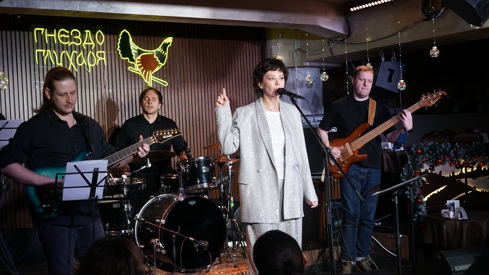 фото: «Рок-звезда, работающая актрисой»: в Москве состоялся сольный концерт Екатерины Волковой