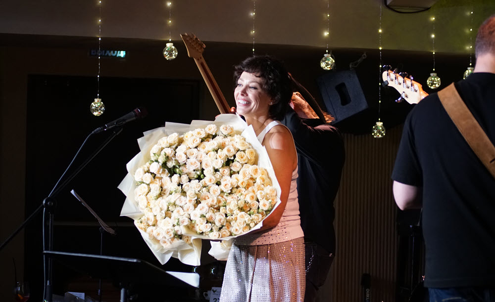 фото: «Рок-звезда, работающая актрисой»: в Москве состоялся сольный концерт Екатерины Волковой