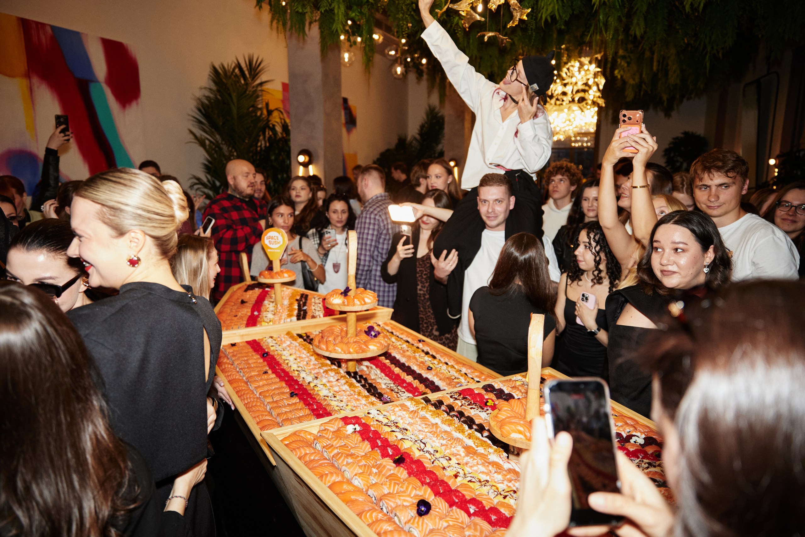 фото: В Москве установлен национальный рекорд: самый большой суши-сет в истории России