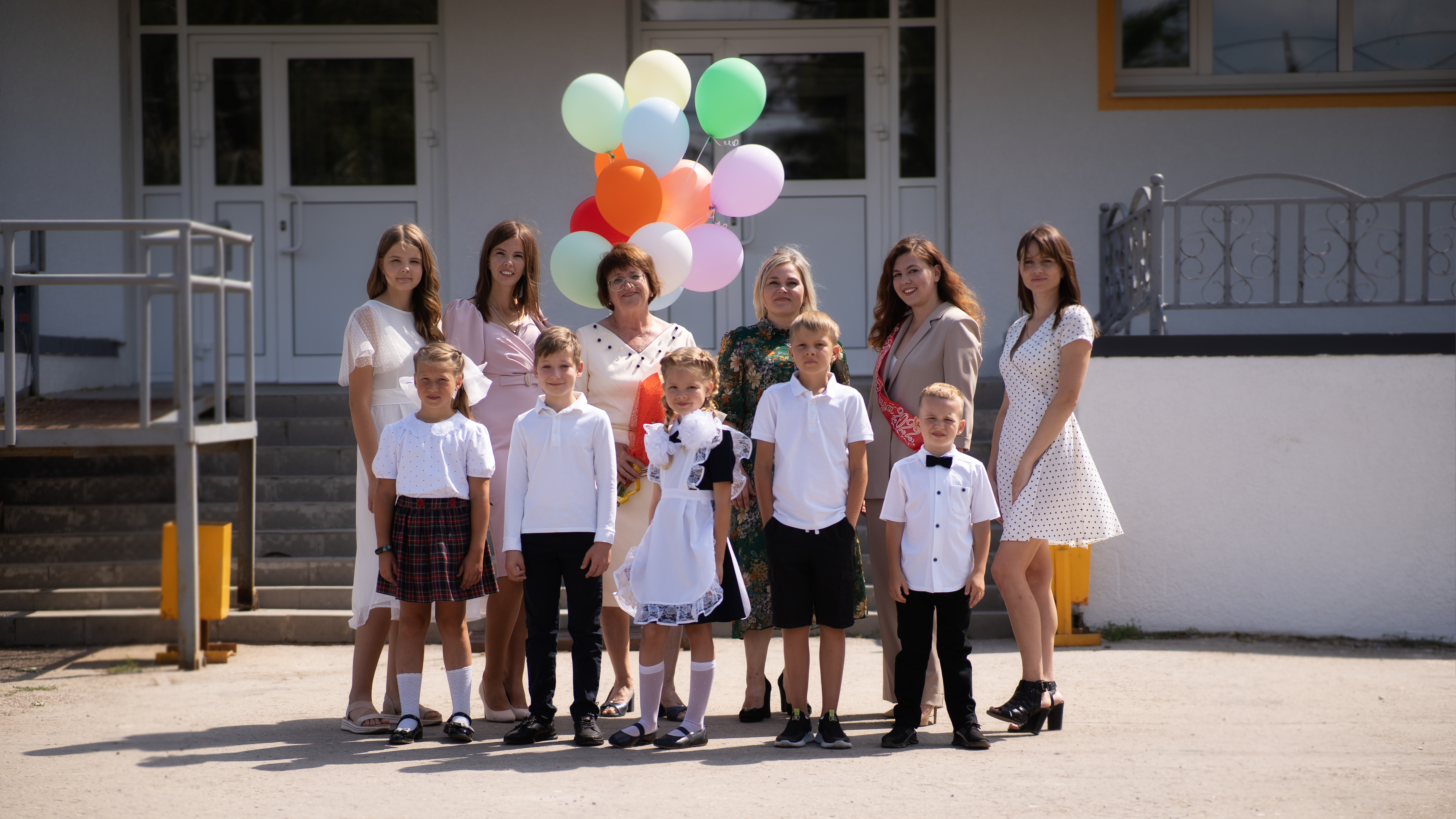 фото: Настя Карманова доказала, что школа для детей это второй дом.