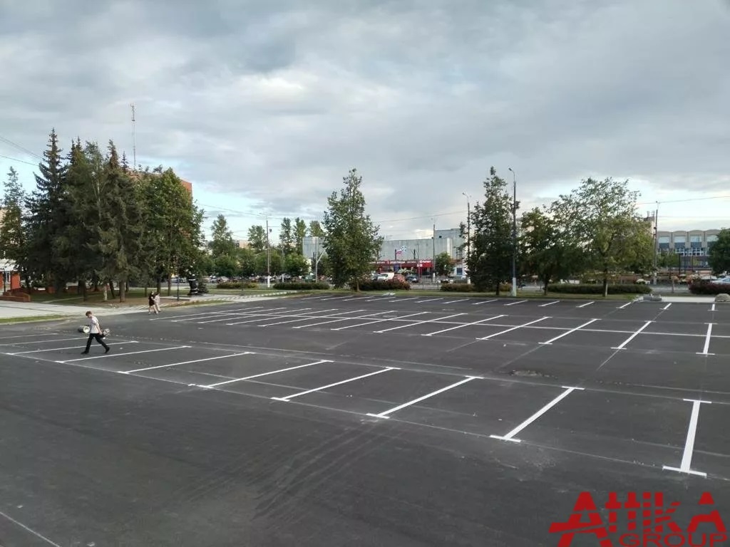 фото: Нанесение разметки на парковке в СПб