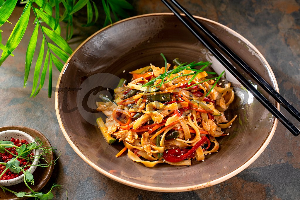 фото: WOK с курьером: где сделать заказ в Краснодаре?  