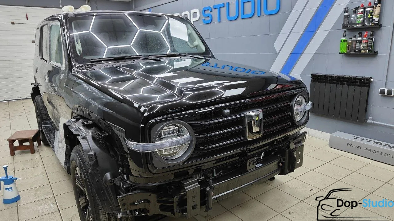 фото: Где выполнить оклейку автомобиля антигравийной пленкой в Москве?