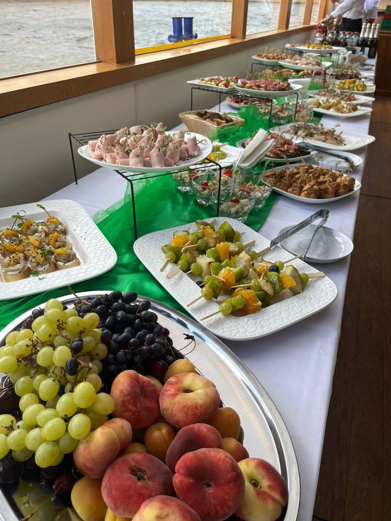 фото: Посоветуйте фирму по прокату теплоходов в СПб