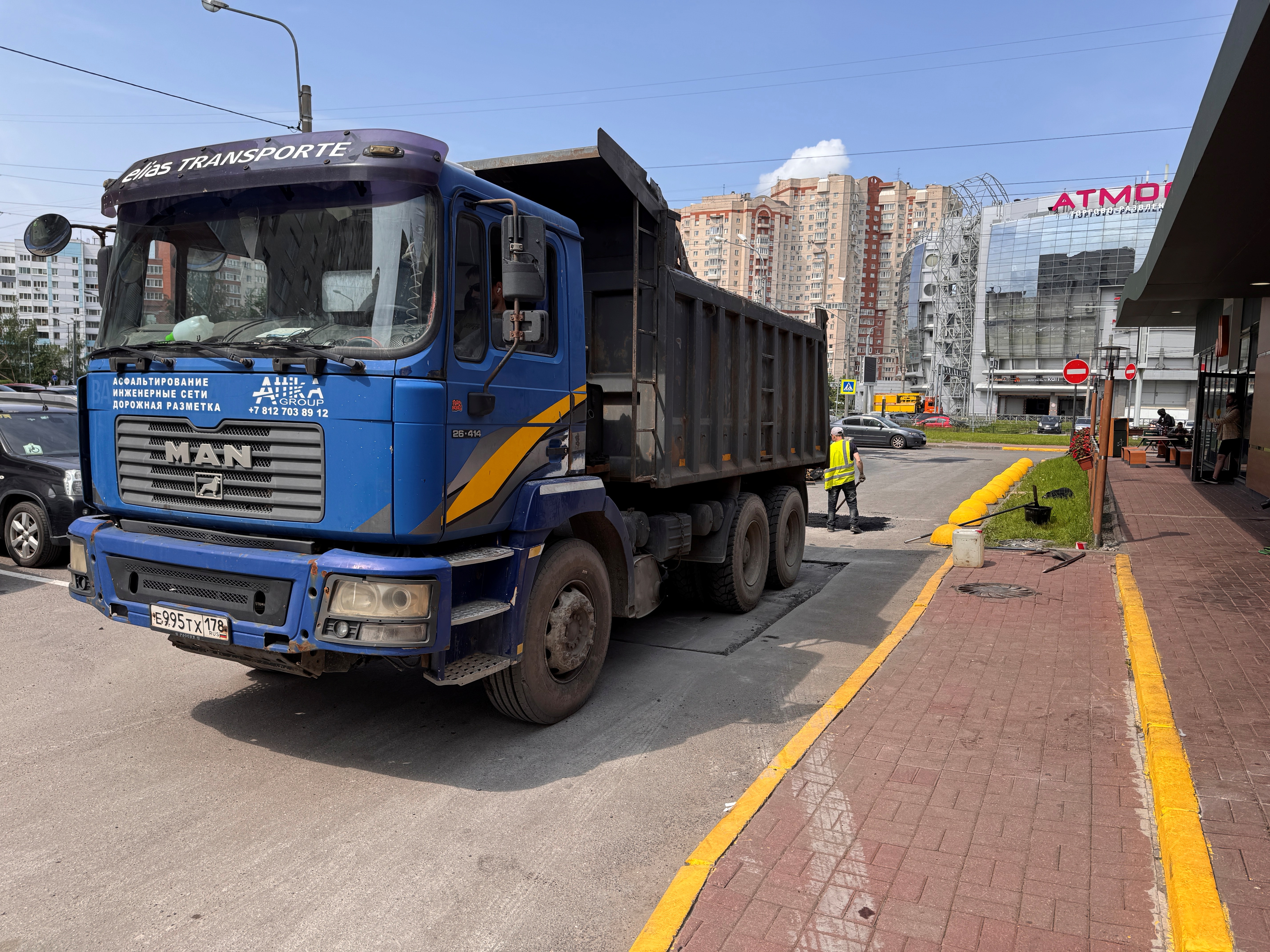 фото: Асфальтирование во дворе: как сделать его безопасным и долговечным?
