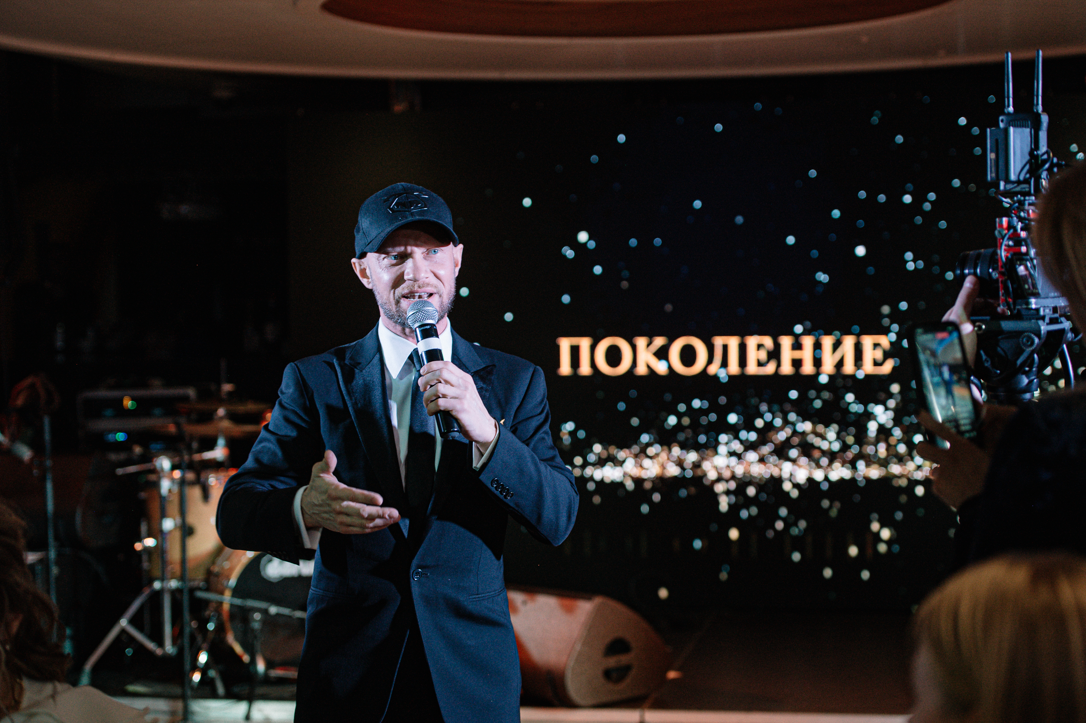 фото: Более 2 миллионов рублей для подопечных Фонда Константина Хабенского собрали на благотворительном вечере Ивана Сорокина «Поколение»