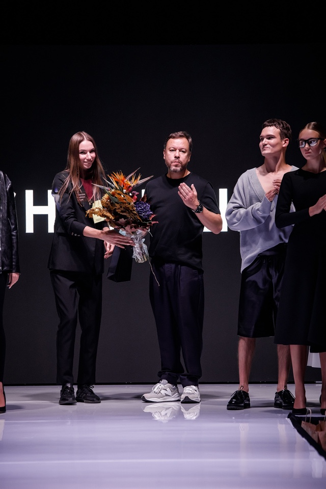 фото: Первый день «Недели моды Seasons Fashion Week» 2021 открылся дефиле от «русского Армани» Игоря Чапурина