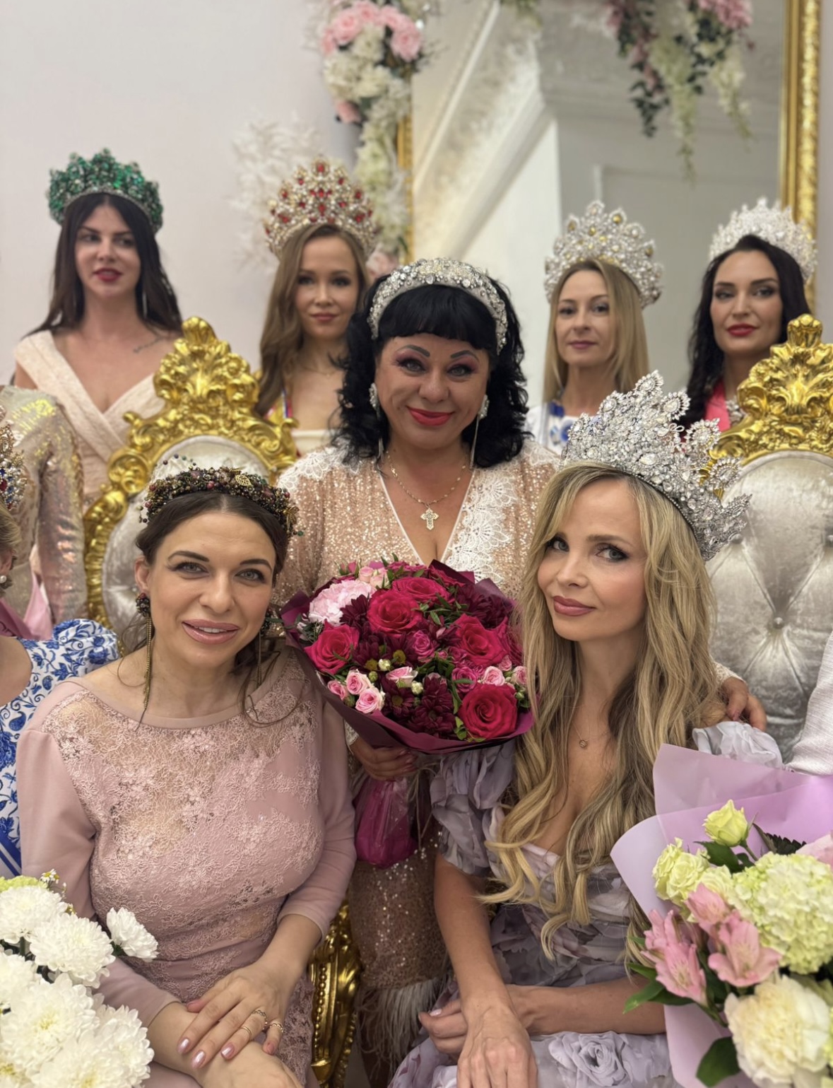 фото: Благотворительный женский обед в честь Дня семьи, любви и верности собрал многодетных мам со всей России