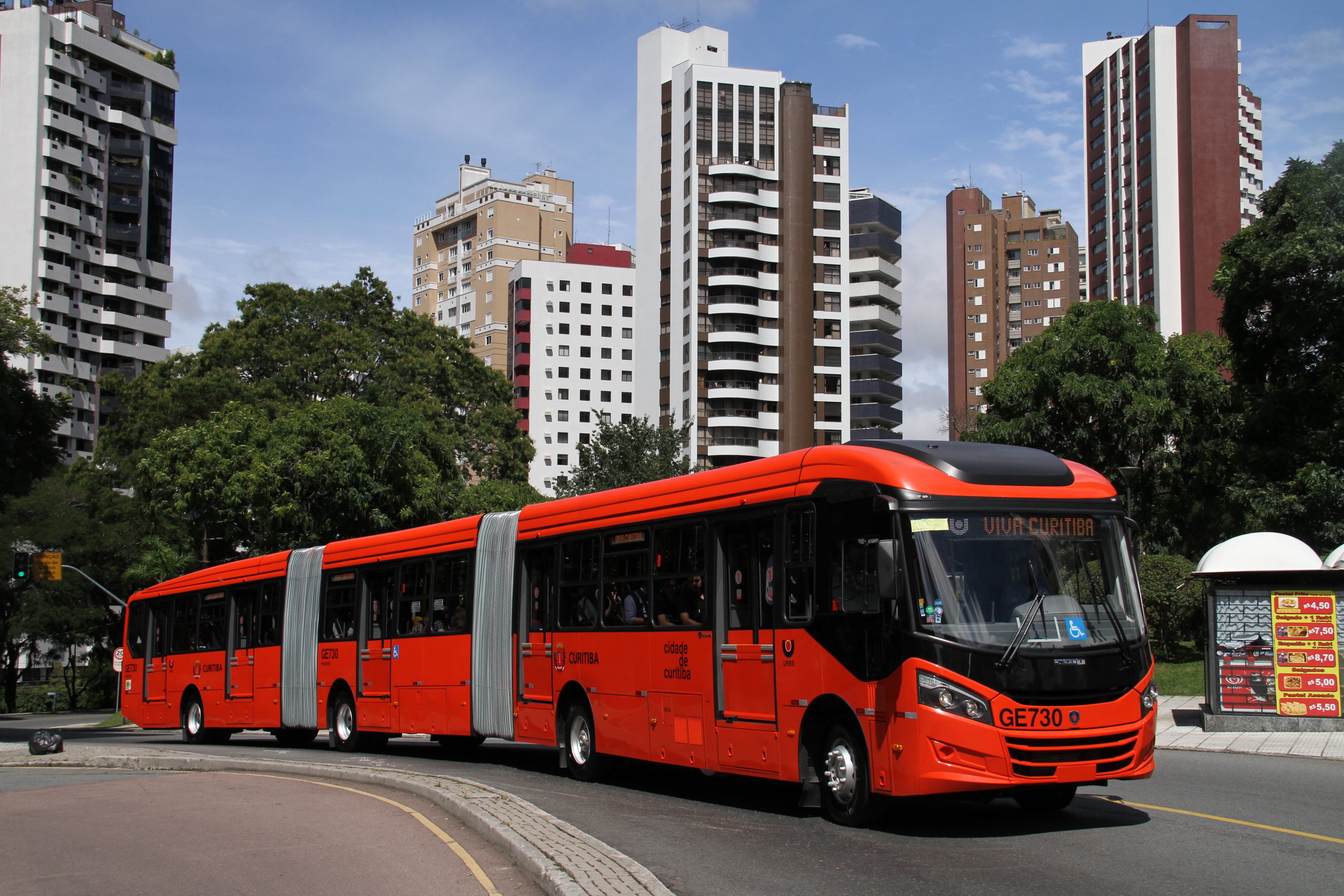 фото: Первые трёхсекционные автобусы Scania с АКП Allison успешно эксплуатируются в бразильской Куритибе