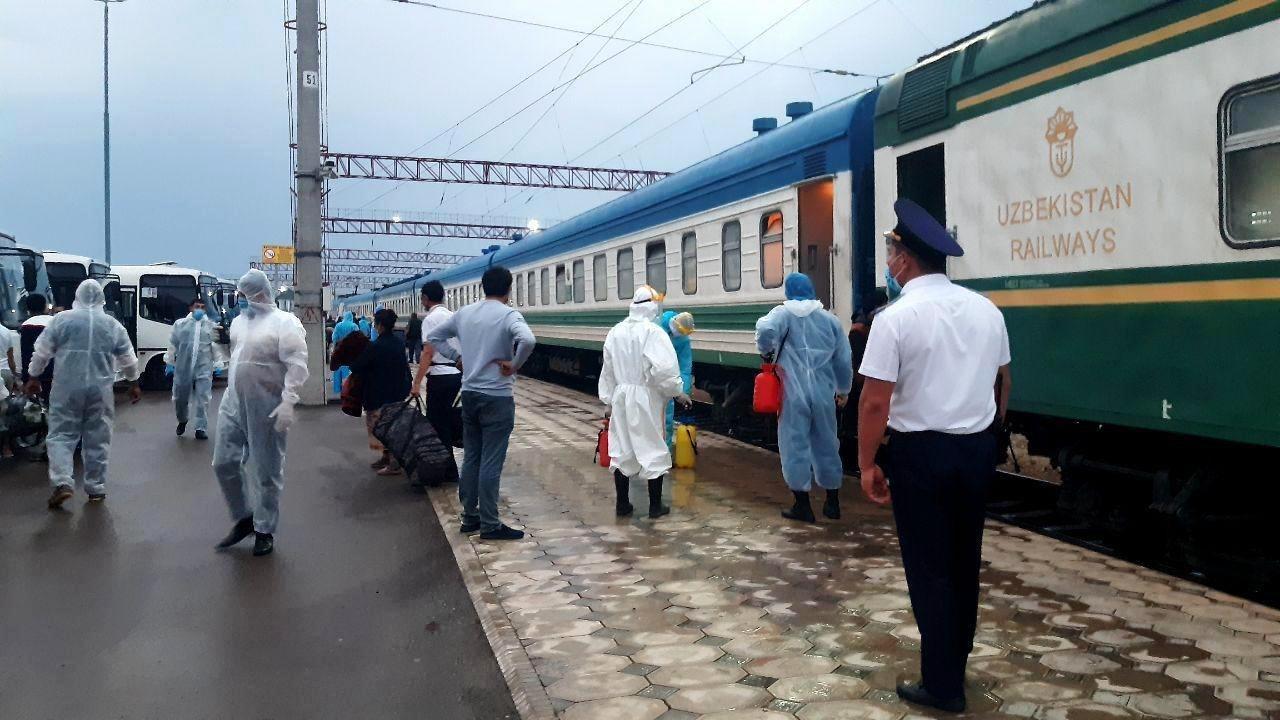 фото: Узбекистан вывозит мигрантов из России экстренными поездами