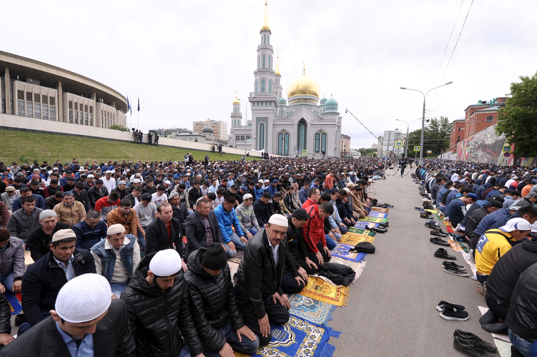 фото: Мечеть в жизни трудовых мигрантов в РФ