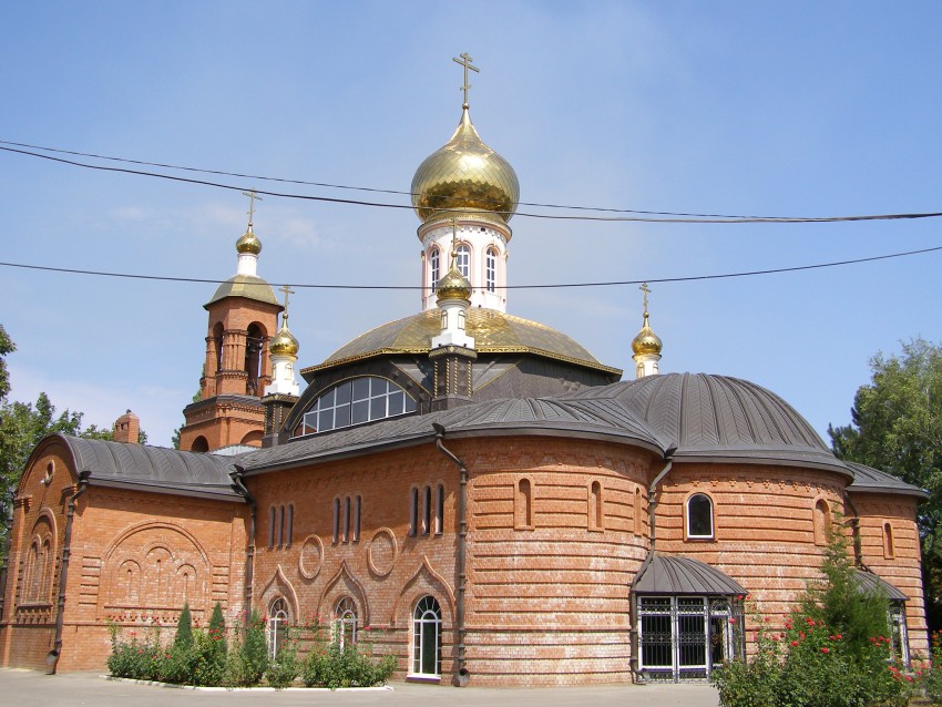 фото: Храм во имя Троицы Живоначальной в Азове: возрождённая святыня, центр духовной жизни города
