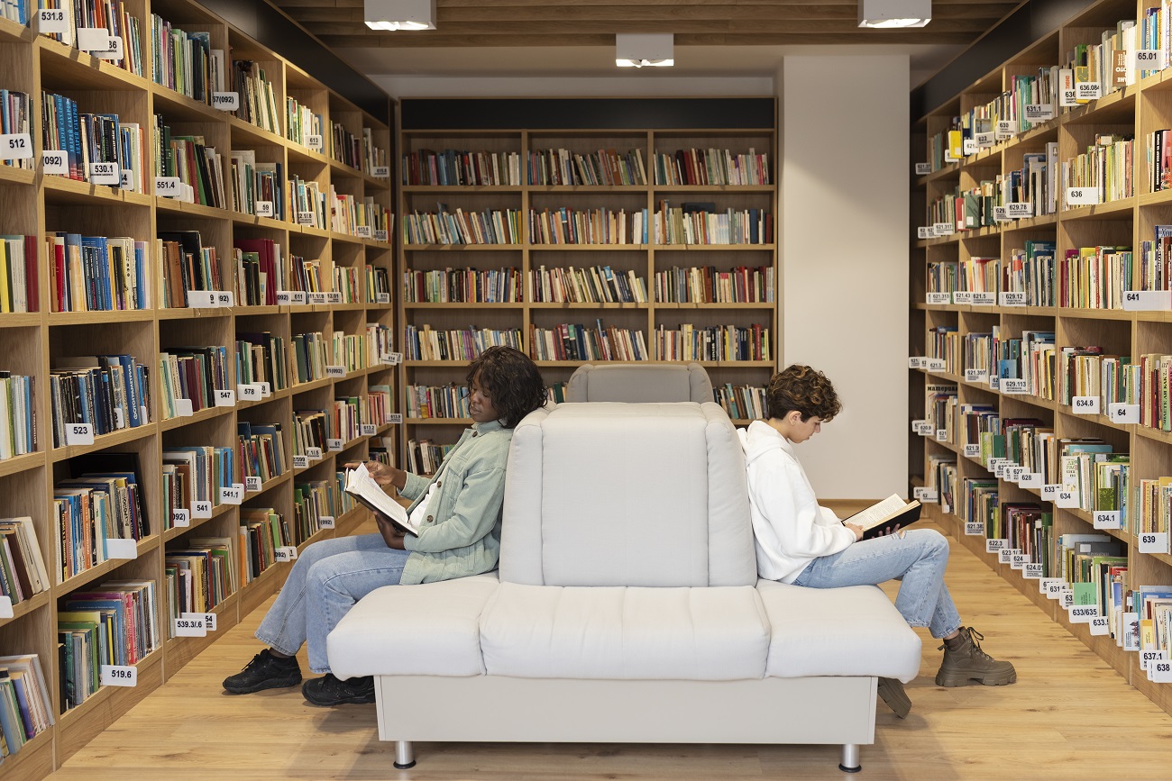 Книжные стеллажи для дома: как выбрать и расположить