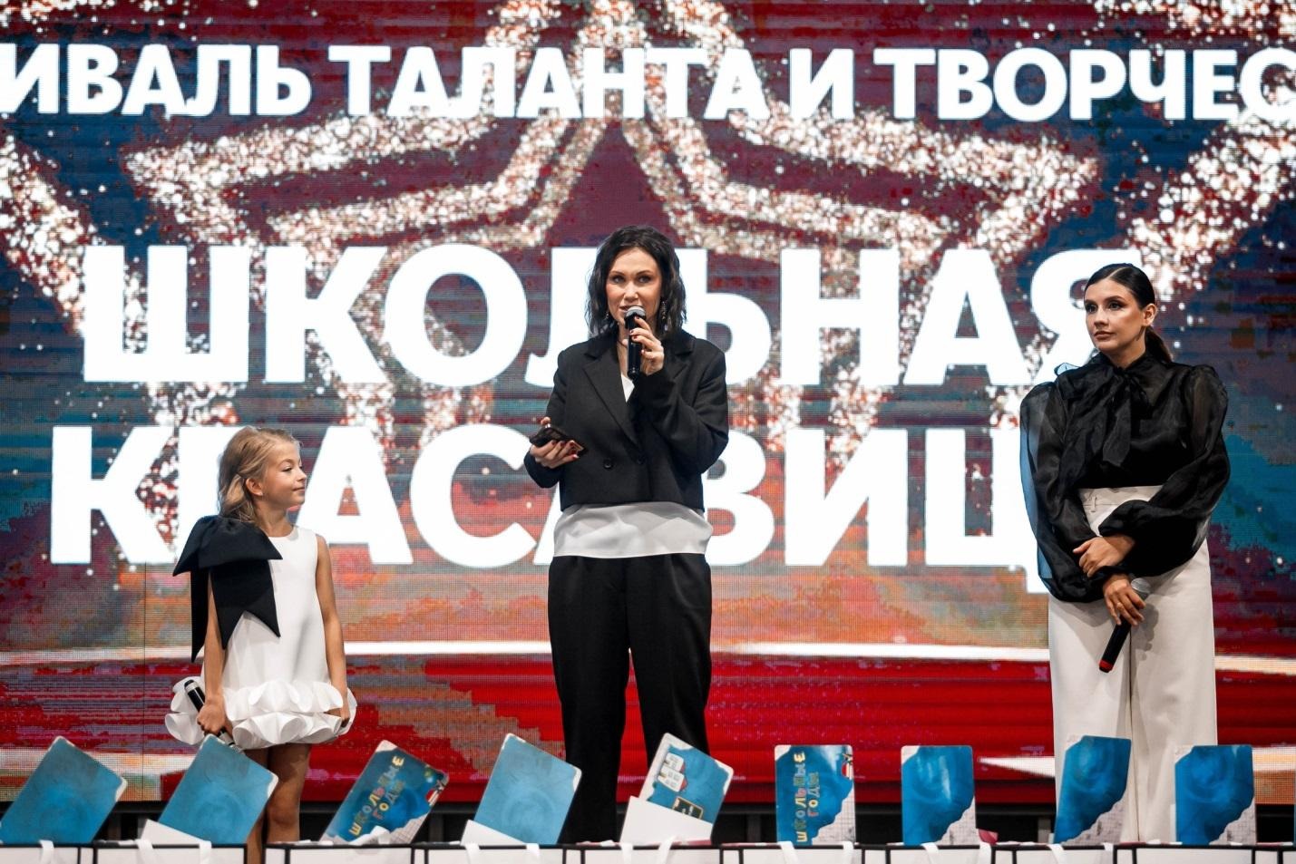 фото: Настя Комма, блогер и поэт, посетила проект «Школьная красавица»