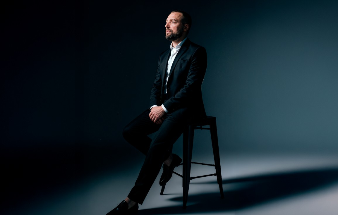 фото: «Мы перестали бояться ИИ, когда поняли: он режиссёр без вкуса» — основатель Arteki Studio Дмитрий Саксонов о новой роли художника в эпоху генеративных технологий