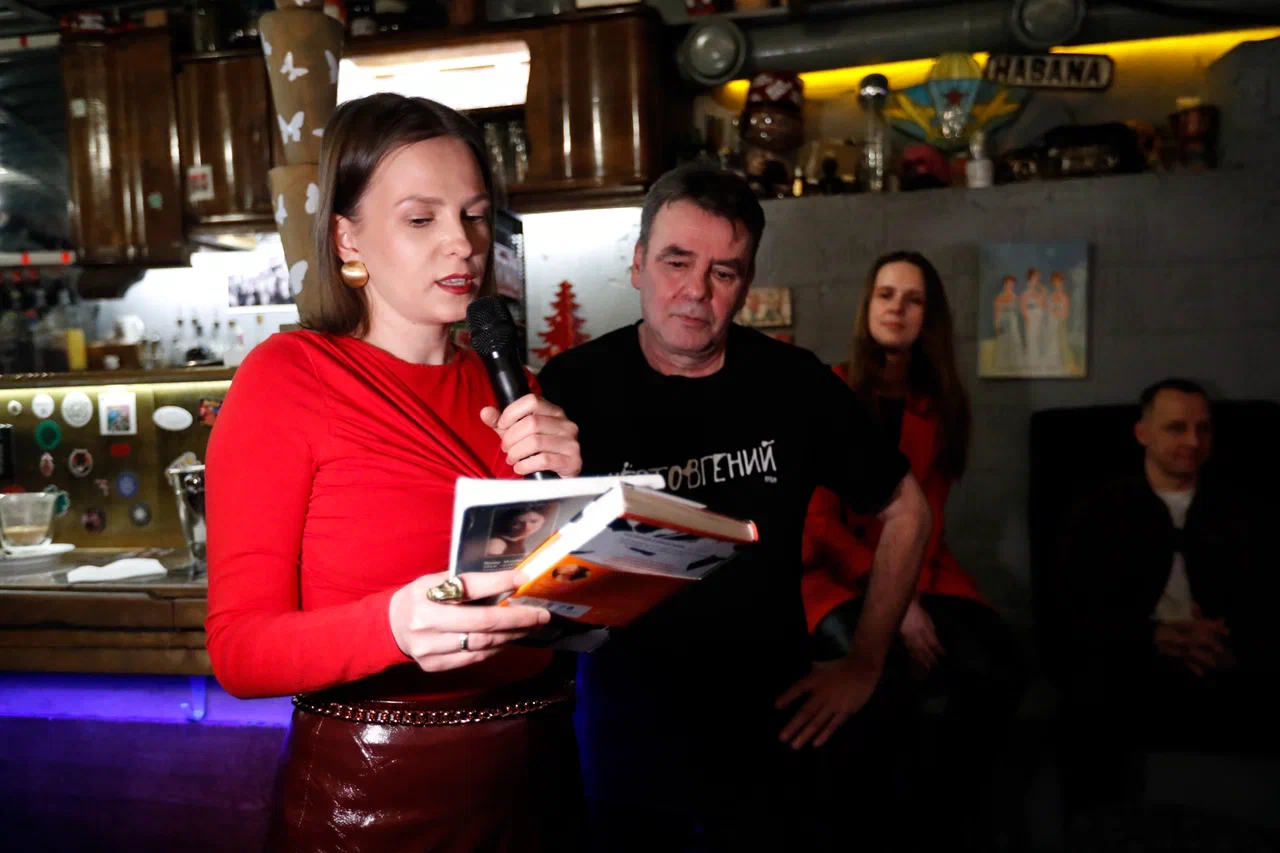 фото: Нетипичная презентация романа и огненный литературный проект