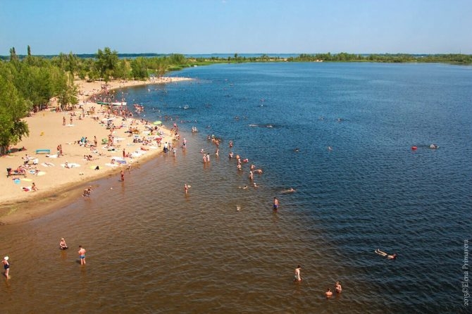 фото: Более 80% россиян готовы провести отпуск на городских пляжах