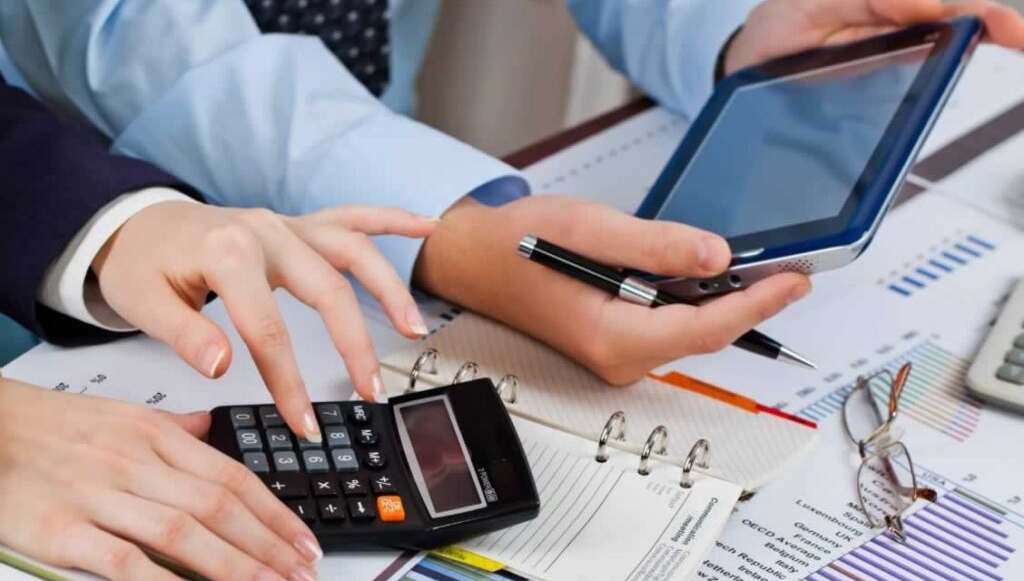 фото: Рынок бухгалтерских услуг Санкт-Петербурга на пороге трансформации: от традиционного аутсорсинга к интеллектуальному партнерству