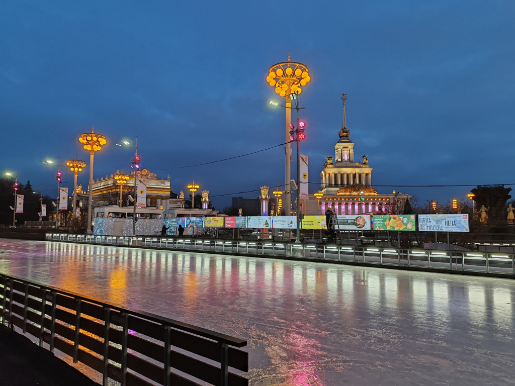 фото: Компания ООО «Торговый Дом ГлавРус-Реклама» завершила масштабное оформление катка на ВДНХ