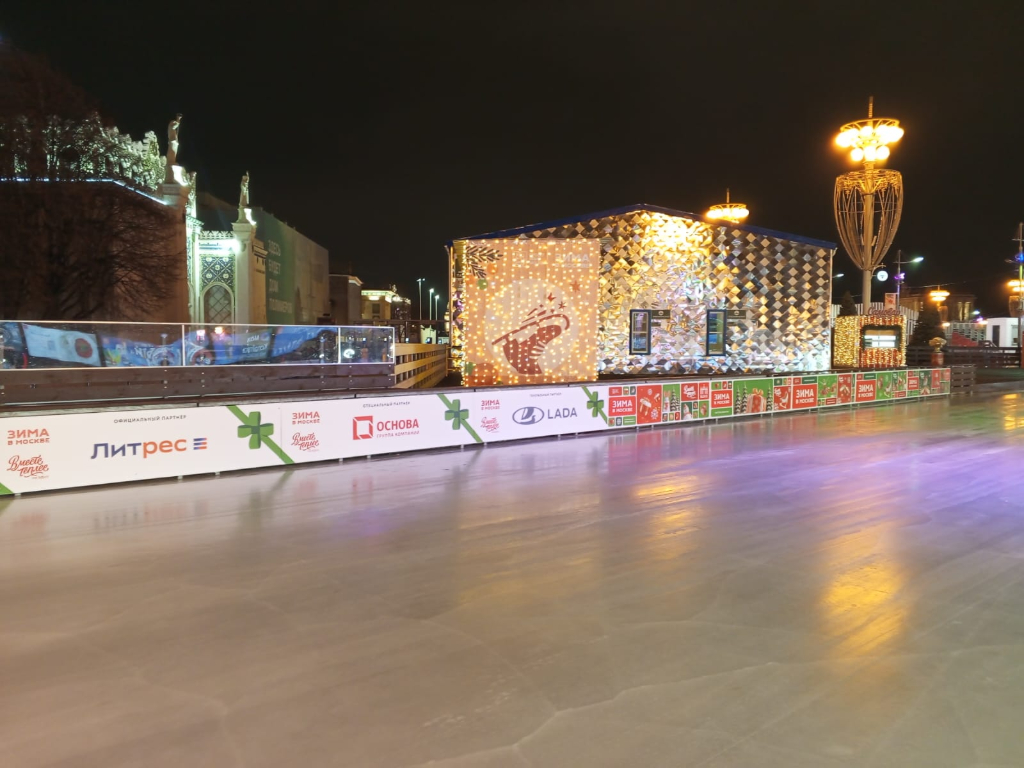 фото: Компания ООО «Торговый Дом ГлавРус-Реклама» завершила масштабное оформление катка на ВДНХ