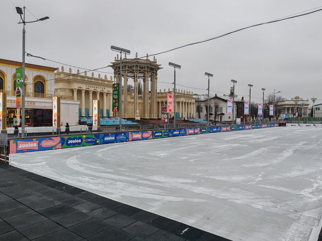 фото: Компания ООО «Торговый Дом ГлавРус-Реклама» завершила масштабное оформление катка на ВДНХ