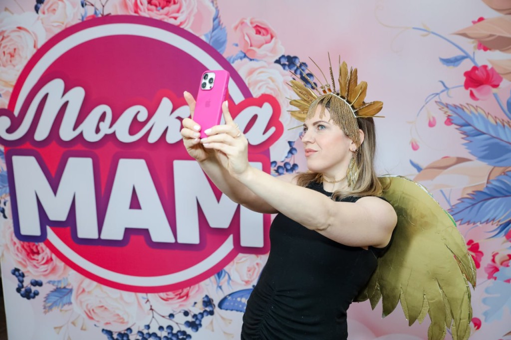 Клуб беременных и молодых мам в центре Москвы отметил юбилей компании Cybex фото: Клуб беременных и молодых мам в центре Москвы отметил юбилей компании Cybex