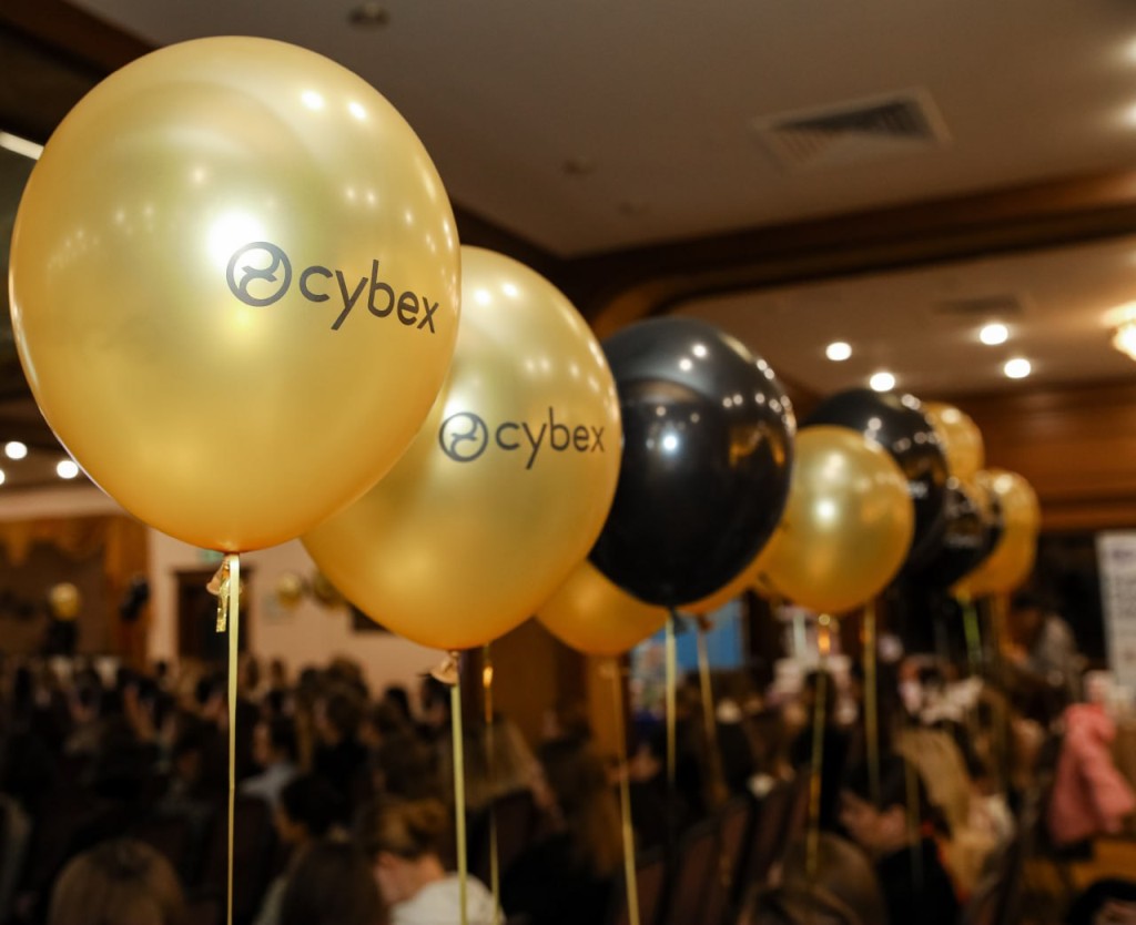Клуб беременных и молодых мам в центре Москвы отметил юбилей компании Cybex фото: Клуб беременных и молодых мам в центре Москвы отметил юбилей компании Cybex