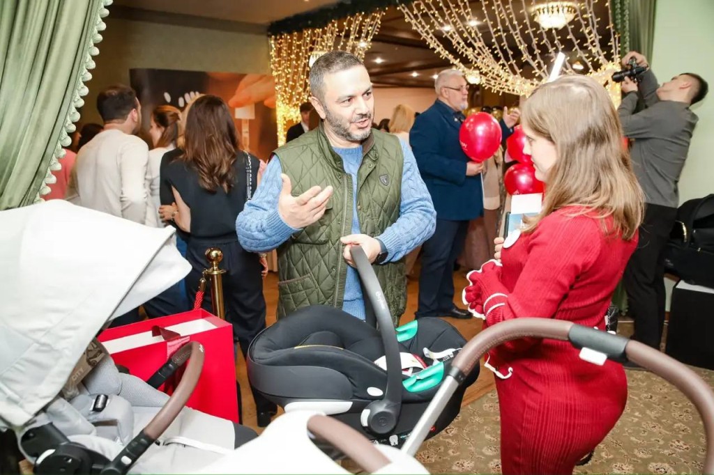 Клуб беременных и молодых мам в центре Москвы отметил юбилей компании Cybex фото: Клуб беременных и молодых мам в центре Москвы отметил юбилей компании Cybex